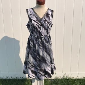 Simply Vera white blue and black dress size large